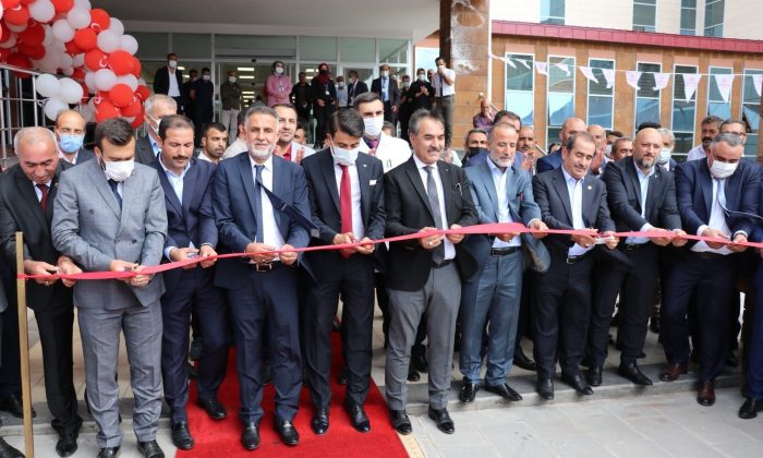 100 yataklı Ahlat Devlet Hastanesi’nin yeni hizmet binası törenle açıldı