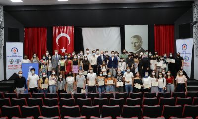 80 genç, 10 yabancı eğitmenden İngilizce eğitimi aldı