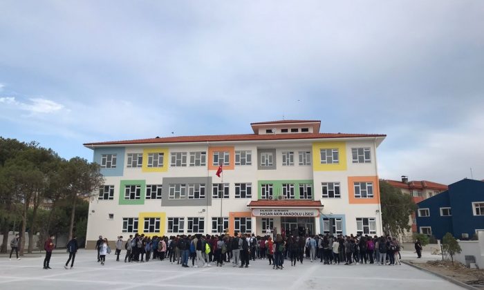 9 ayda yeniden inşa edilen okulda ders zili çaldı