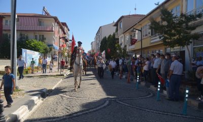 99 yıl önce olduğu gibi atlı birlikler ilçeye girdi