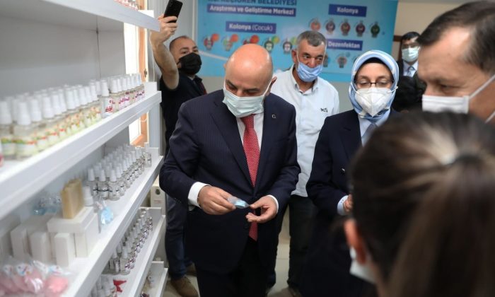 Açılışı yapılan Ar-Ge Merkezi pandemide günde 17 bin maske üretti