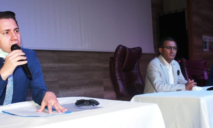 Alaşehir’de muhtarlar ve imamlarla aşı toplantısı