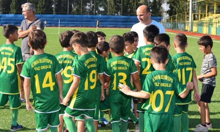 Altınova’dan spora ve sporcuya tam destek