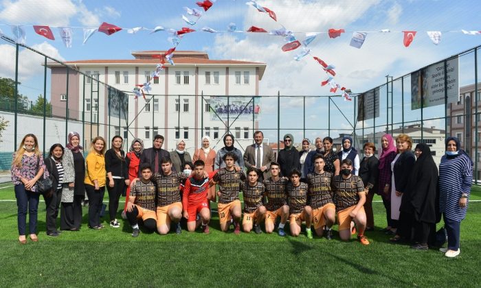 Anadolu İmam Hatip Lisesi’nde halı saha tesisleri törenle açıldı