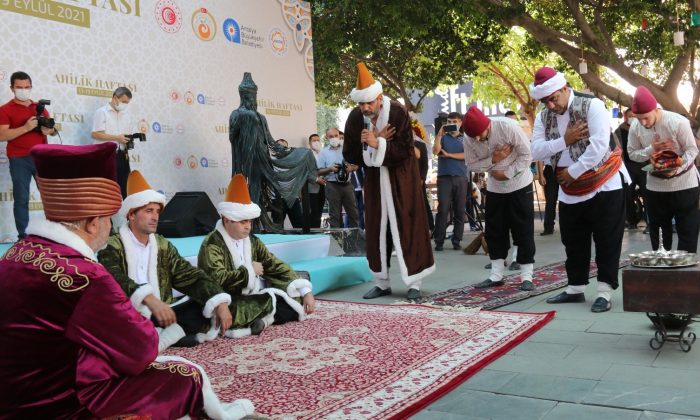 Antalya’da Ahilik kutlamalarında şet kuşanma töreni ilgiyle izlendi
