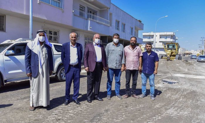 Asfalt çalışmalarını yerinde inceledi