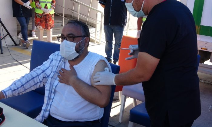 Aşı olmayan sosyal etkinliklere PCR testiyle katılabilecek