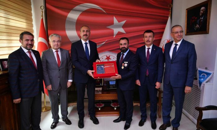 Bakan Gül: “Bir tek terörist kalmayıncaya kadar onları o kazdıkları çukurlara gömeceğiz”