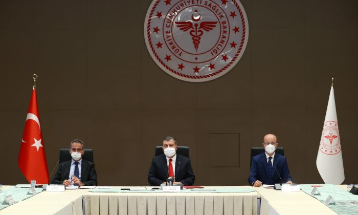 Bakan Koca: “500 bine yakın olan aktif vakamızın yüzde 81’i tam aşılı olmayan kişilerden oluşmaktadır”