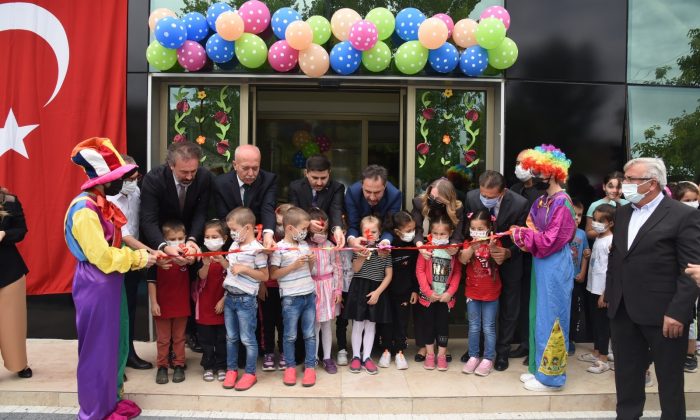 Balıkesir’in ilk bebek ve çocuk kütüphanesi açıldı