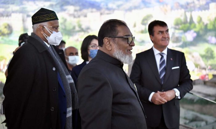 Bangladeşli Bakan, Fetih Müzesi’ne hayran kaldı