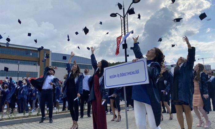 Bartın Üniversitesinde mezuniyet heyecanı yaşandı
