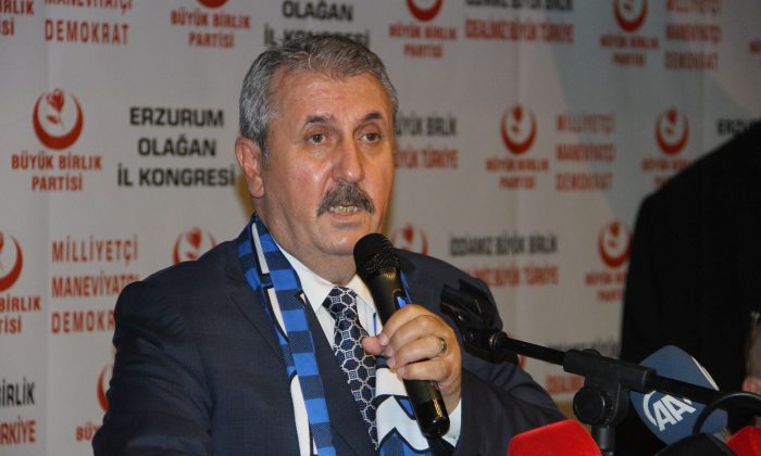 BBP Genel Başkanı Destici: “Akşener’den hem Türk milleti adına hem de Fatih Sultan Mehmet’in manevi şahsiyetinden bir özür bekliyoruz”