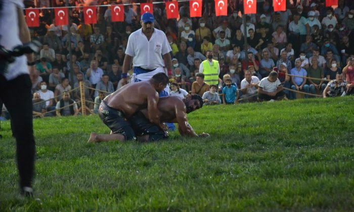 Biga Yağlı Güreşlerinin Başpehlivanı İsmail Balaban oldu