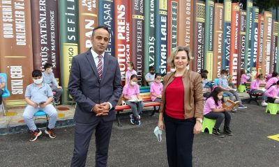 Bu okulun istinat duvarı, kitap okumaya teşvik ediyor