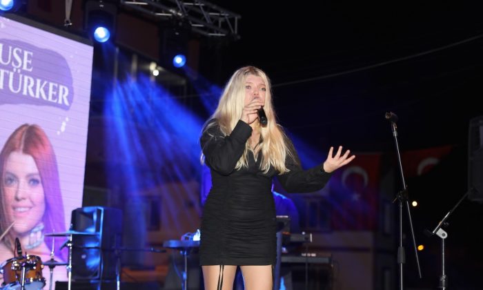 Bursa’da bağ bozumu şenliğinde üzümler yarıştı