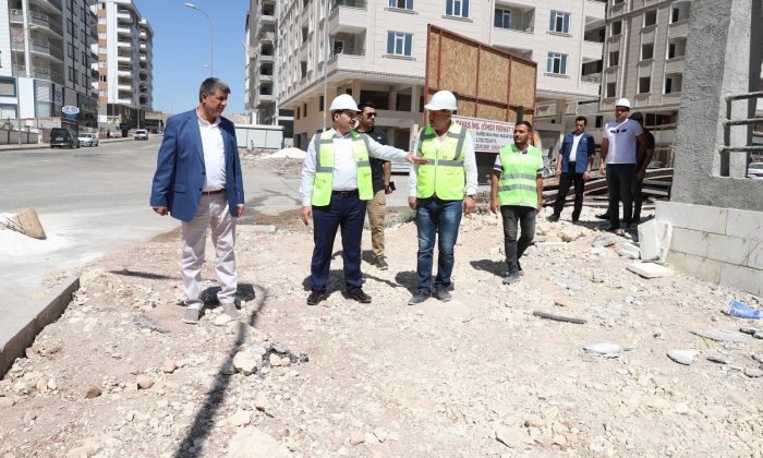 Canpolat Karşıyaka semt pazarı projesini inceledi