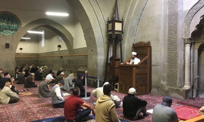 Cuma vaazında ticarette dürüstlük anlatıldı