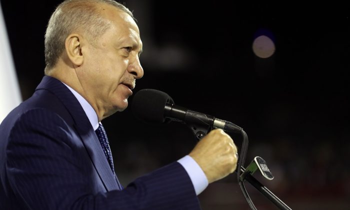 Cumhurbaşkanı Erdoğan: “Bu milleti millet yapan zaferleri yarıştırmak kimsenin haddi değil”