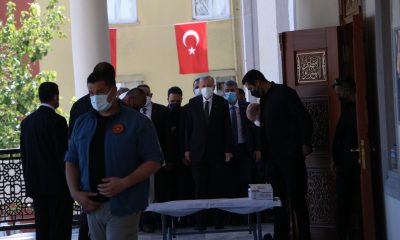 Cumhurbaşkanı Erdoğan, Cuma namazını Mersin’de Emir Sultan Camiinde kıldı