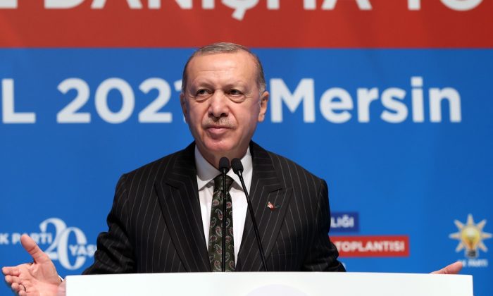 Cumhurbaşkanı Erdoğan: “En temel belediye hizmetlerini yerine getiremeyen bir beceriksizlikle karşı karşıyayız”