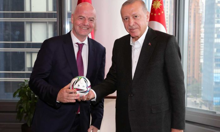 Cumhurbaşkanı Erdoğan, FIFA Başkanı Infantino’yu kabul etti