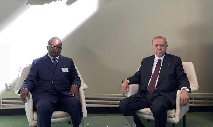 Cumhurbaşkanı Erdoğan, Gine Cumhurbaşkanı ile bir araya geldi