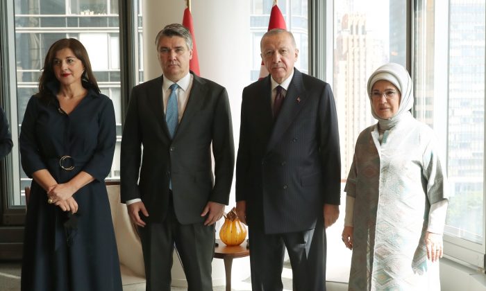 Cumhurbaşkanı Erdoğan, Hırvatistan Cumhurbaşkanı Milanoviç ile bir araya geldi