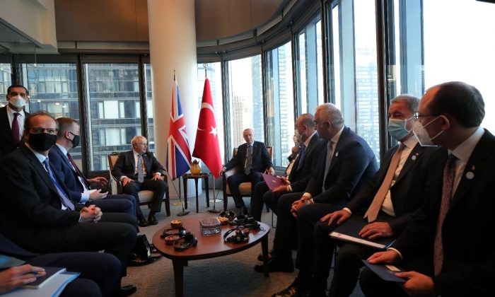 Cumhurbaşkanı Erdoğan, İngiltere Başbakanı Johnson’u kabul etti