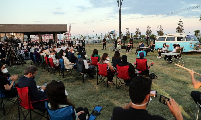 Cumhurbaşkanı Erdoğan, Mersin’de gençlerle bir araya geldi