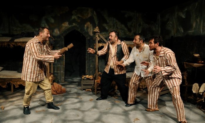 Düşevi Oyuncuları ekimde perde diyecek