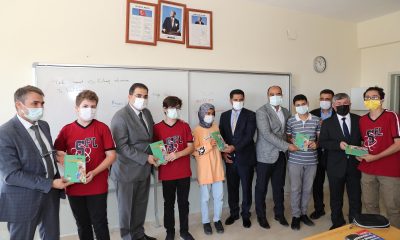 Eğitim yılının ilk dersinde öğrencilerle buluştu