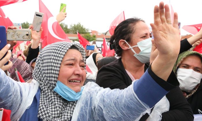 Erdoğan’ı gören vatandaş gözyaşları