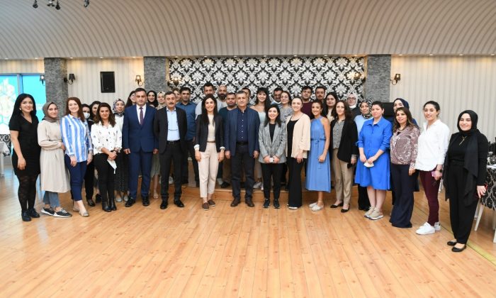 Esenyurt Belediye Başkanı Bozkurt üniversiteyi kazanan gençlerle buluştu