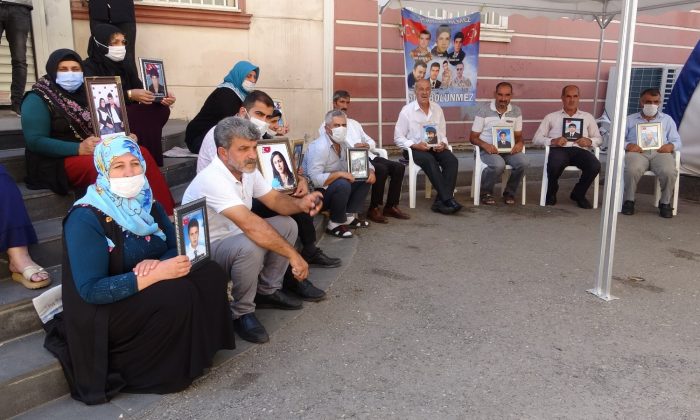 Evlat nöbetindeki acılı annenin feryadı