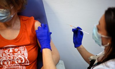 Fransa’da Covid-19 aşısı olmayan yaklaşık 3 bin sağlık çalışanı işten uzaklaştırıldı
