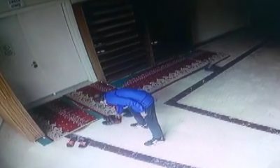 Gariban gördüler çay ve poğaça ısmarladılar, o cemaatin ayakkabısını çaldı