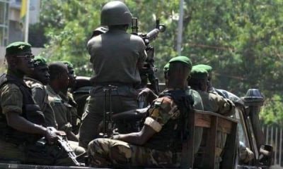 Gine’de darbe açıklaması sonrası halk sokaklarda kutlama yaptı