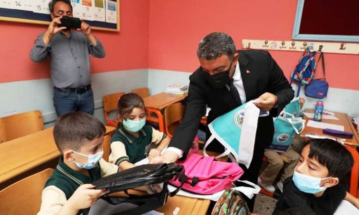 İlçedeki tüm öğrencilerin okul ihtiyacını karşıladılar