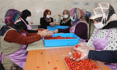 Kadınlar hem üretiyor hem de bütçelerine katkı sağlıyor