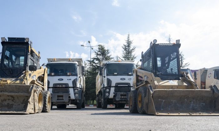 Kayseri Büyükşehir ve ilçe belediyeleri, afet bölgesi Bozkurt’ta yaraları sardı