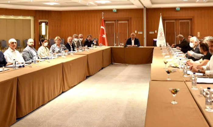 Kültür ve Turizm Bakanı Ersoy, Marmaris’te turizmciler ile bir araya geldi