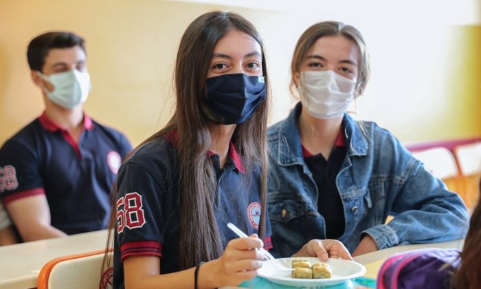 Maraş’tan dondurma gelmedi, Hilmi Başkan baklava ikram etti