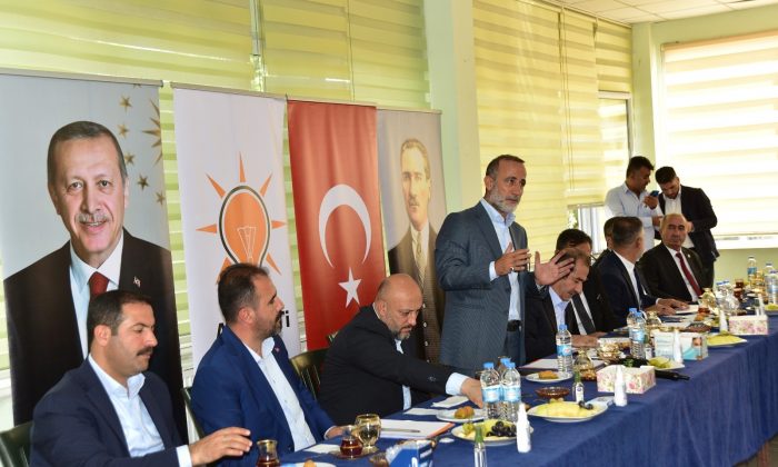 Milletvekili Kiler ve Taşar Ahlat’ta muhtarlarla buluştu