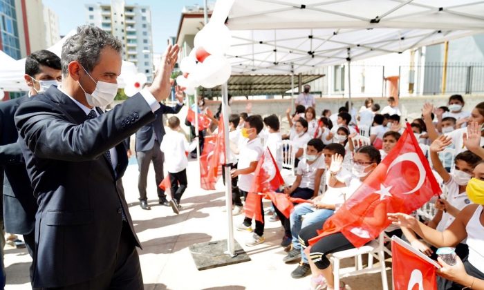 Milli Eğitim Bakanı Özer Diyarbakır’a ilkokul açılışına katıldı