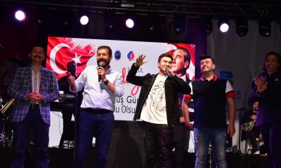 Mustafa Ceceli Sındırgı’yı coşturdu
