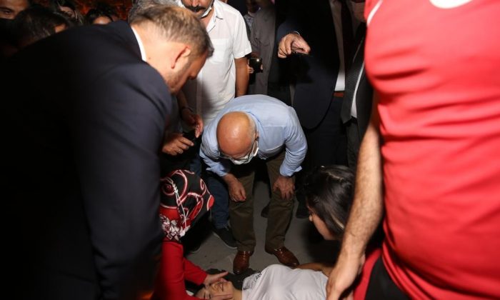 (Özel) Bayılan eğitmenin ilk müdahalesini doktor başkan yaptı