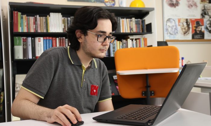 (Özel) Lise öğrencisi yapay zekâ ve edebiyatı bir araya getirdi