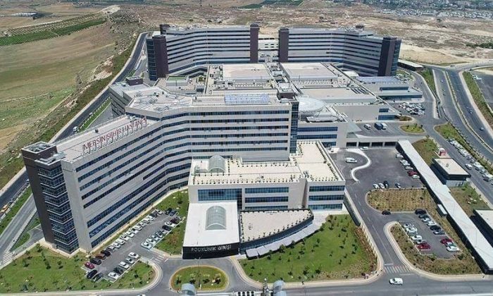 Pandemiyi yüklendi, diğer hastalara hizmeti de hiç bırakmadı