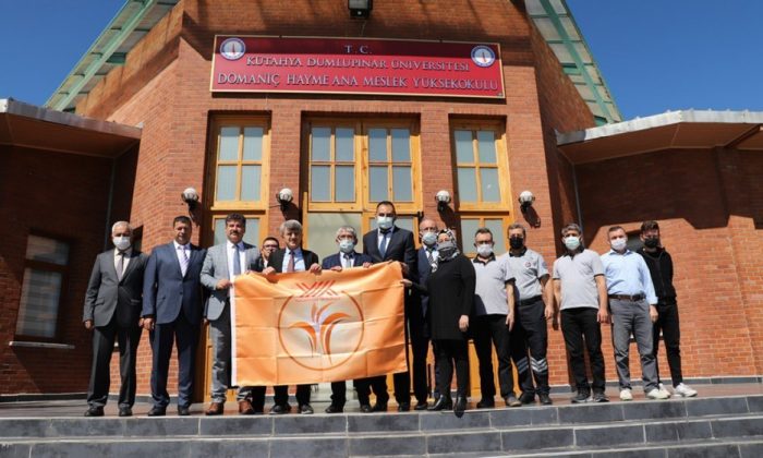 Tavşanlı ve Domaniç Hayme Ana MYO’lar turuncu bayraklarını teslim aldı